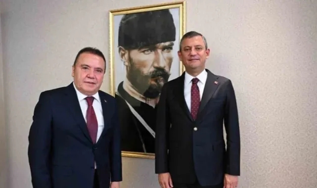 Özgür Özel, Muhittin Böcek'i ziyaret etti