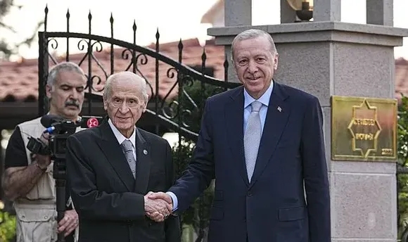 Silah Bırakma Sonrası Cumhurbaşkanı Erdoğan ile Bahçeli Arasında Kritik Temas
