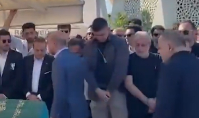 Yiğit Bulut'un cenaze törenine damga vuran an! Bilal Erdoğan, Egemen Bağış'ı pas geçti