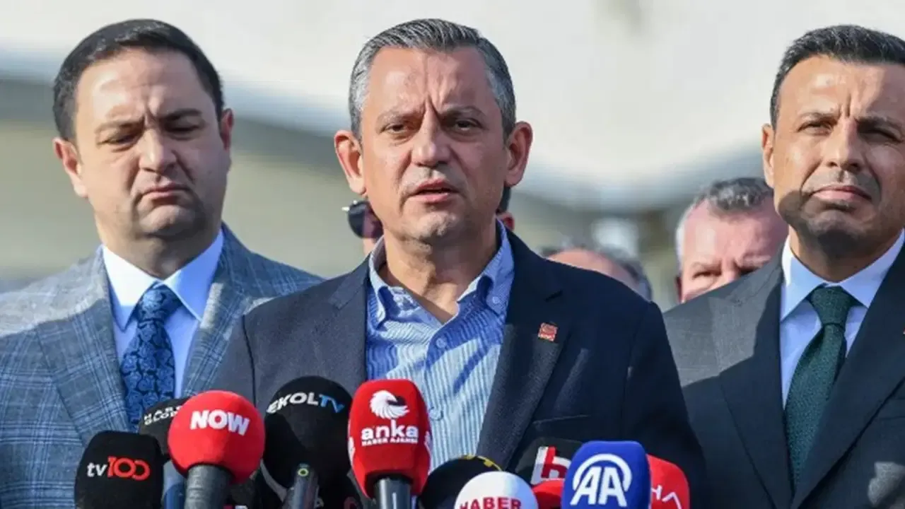 Özgür Özel’den komisyon açıklaması: 'Anayasa tartışmalarının içinde olmayacağımız bir süreç'