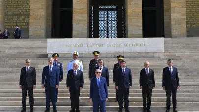 Erdoğan Anıtkabir'de: Aziz Atatürk, krizlerin arttığı bir dönemde bir kez daha huzurunuzdayız