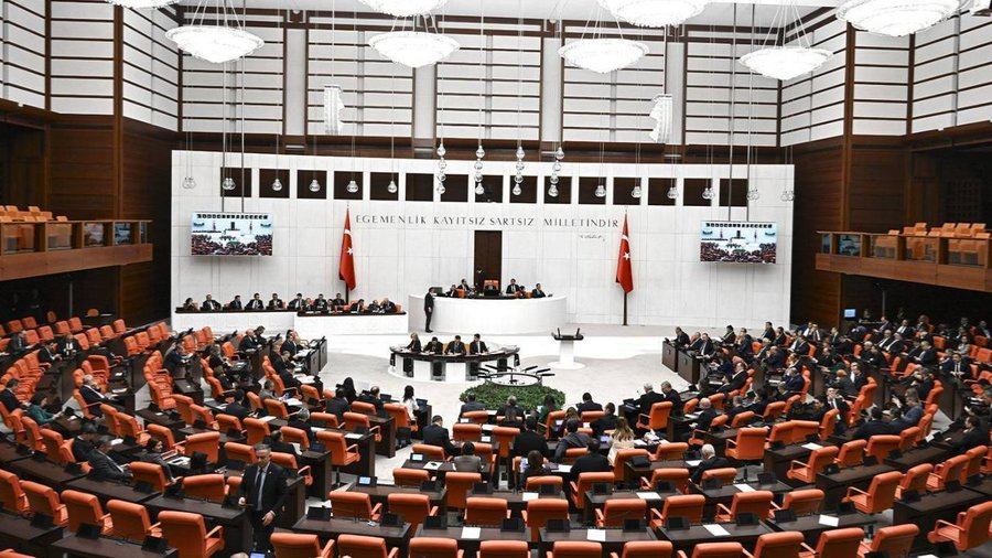'Yeni anayasa' tartışmaları... Eski bakan ve milletvekillerinden ortak bildiri!