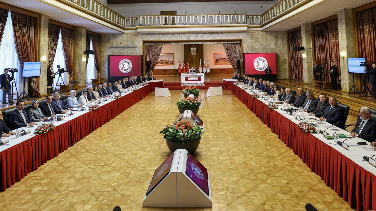 DEM Parti'nin önerisi kabul edildi: Komisyona üç yeni isim seçilecek