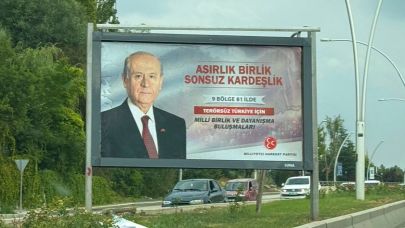 MHP 'Terörsüz Türkiye' için sahaya indi: Ankara'ya '9 bölge' afişleri asıldı