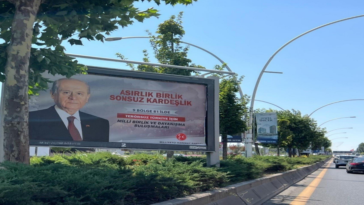 MHP'li Büyükataman astıkları afişlerdeki '9 bölge' ifadesine açıklık getirdi: Alçaklık, hainlik, ruh hastalığı