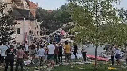 6,1 vurdu: Sındırgı'da binalar yıkıldı!