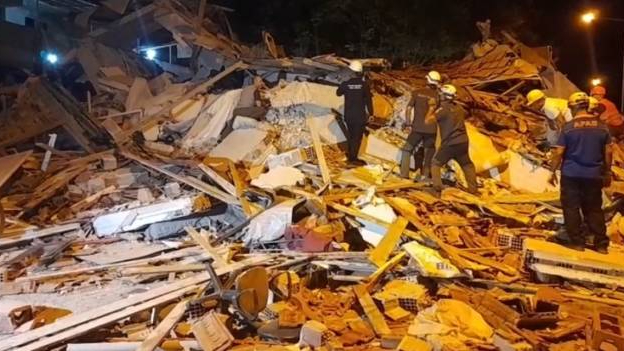 Depremin ardından Balıkesir'de yıkılan binanın sahibi ve müteahhit gözaltında