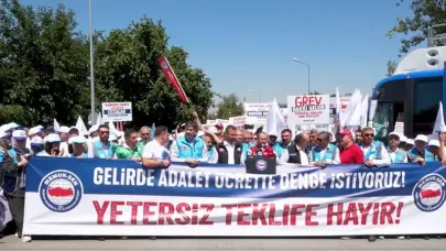 Memurlar hükümetin zam teklifini protesto etti