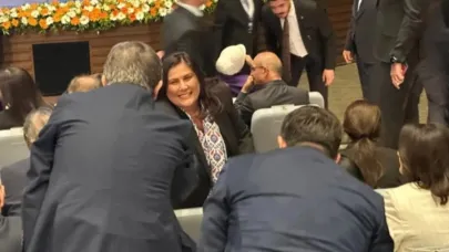 Tüm gözler oradaydı... Özlem Çerçioğlu'ndan AK Parti saflarında ilk fotoğraf
