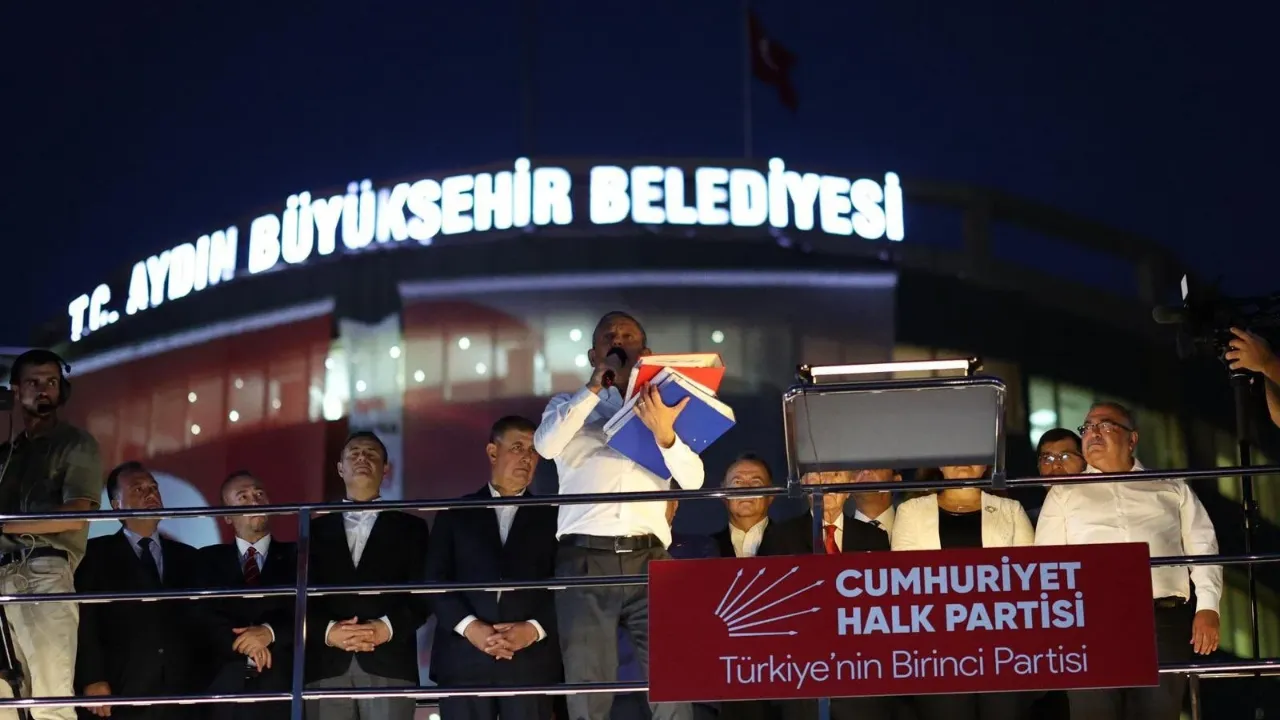 "Topuklayan Efe"ye tepkiler sürüyor! Özgür Özel'den Erdoğan'a Aydın önerisi