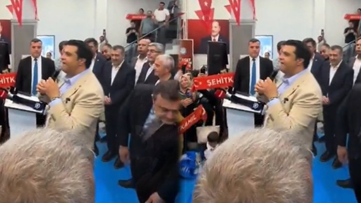 CHP&#039;den AK Parti&#039;ye geçen Şehitkamilli Başkanı Umut Yılmaz Erdoğan&#039;a övgü yağdırdı