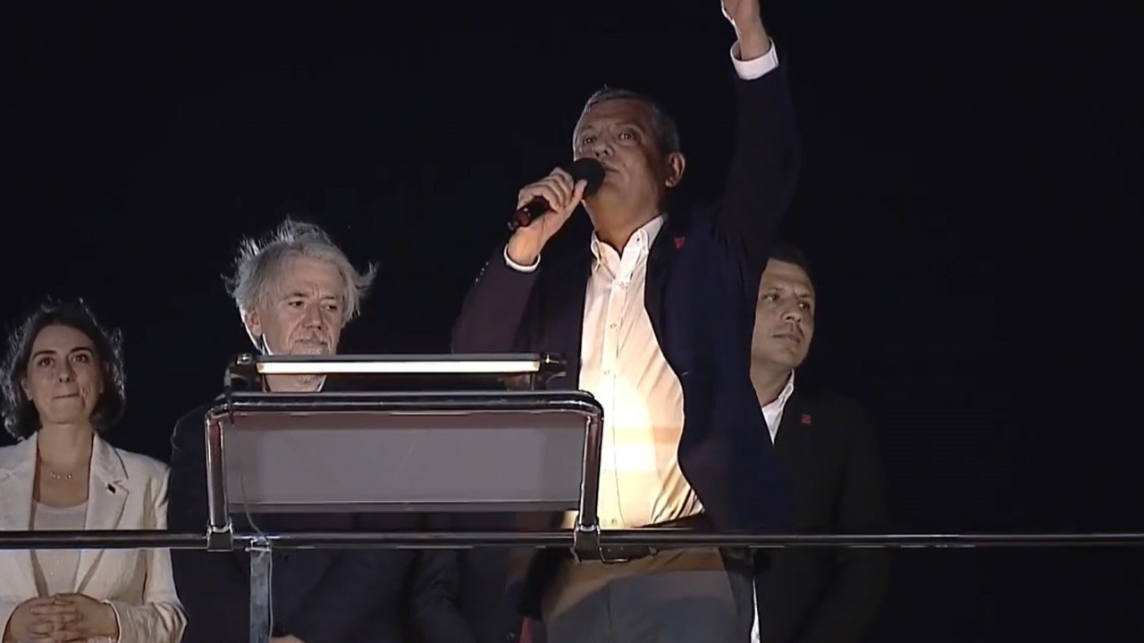 CHP'nin Üsküdar mitinginde Özgür Özel'den çarpıcı ifadeler: Hesap vereceğiniz günler yakında