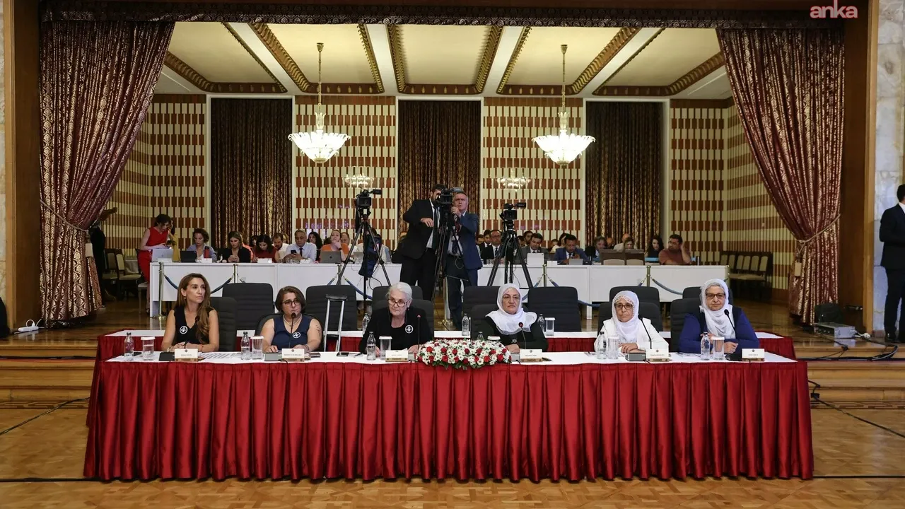Barış Annelerinin Kürtçe sözleri Meclis tutanaklarına "..." olarak kaydedildi