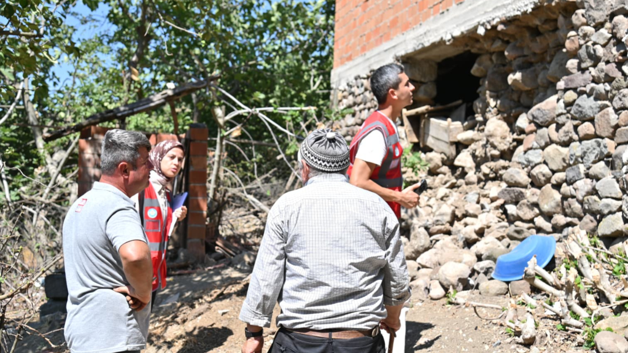 Büyükşehirden Deprem Mağdurlarına Yardım Eli