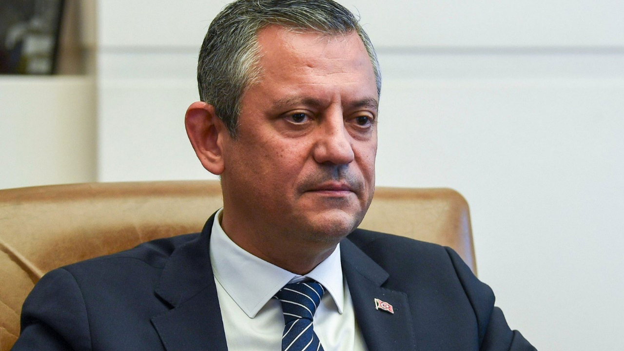 CHP Genel Başkanı Özgür Özel, 300 gündür tutuklu olan Ahmet Özer için paylaştı: Tarihte görülmemiş