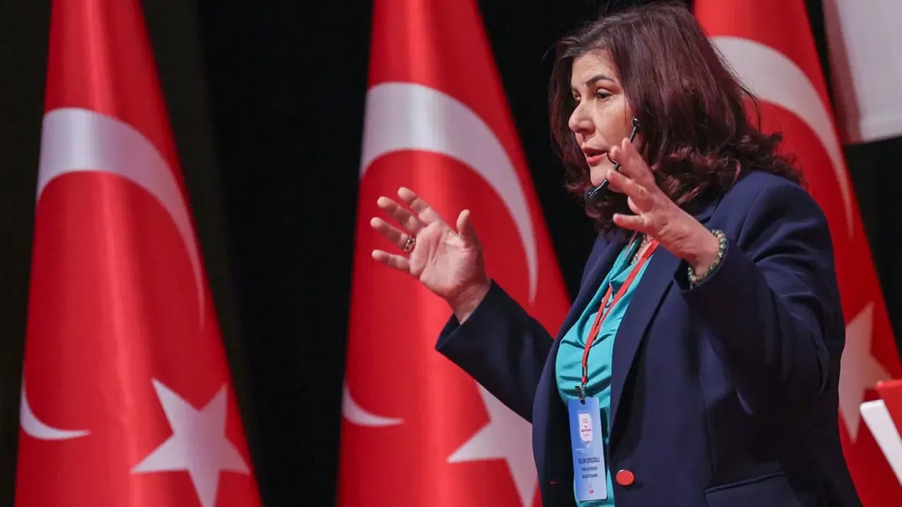 Kuşadası Belediye Başkanı Ömer Günel'den çarpıcı iddia: 'Özlem Çerçioğlu AKP'ye geçerken...'