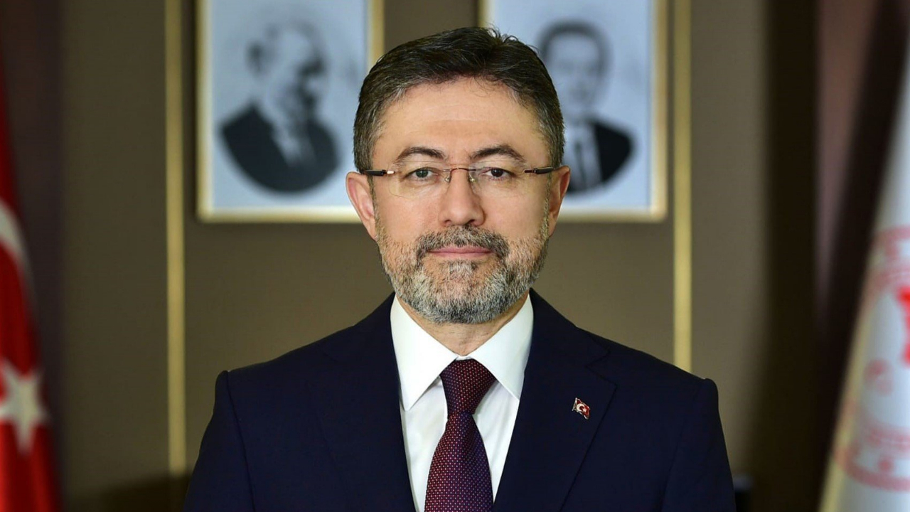 Bakan Yumaklı: Uçağımız havaalanına dönerken acil iniş yapmıştır