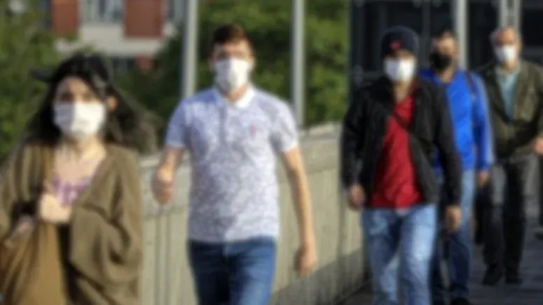 Türkiye'de bir mahalle maskeyle dolaşıyor!