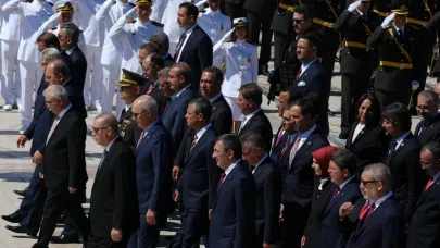 Erdoğan, Anıtkabir Özel Defteri'ne yazdı: Müstevi emeller taşıyanlar bir asır önce olduğu gibi bugün de boş durmamakta