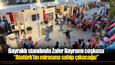 Bayraklı standında Zafer Bayramı coşkusu