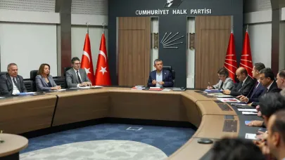CHP'de olağanüstü toplantı sonrası İstanbul'a hareket