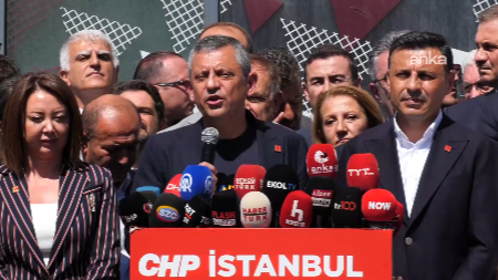 Özgür Özel, CHP İstanbul İl Başkanlığı&#039;nda: İl delegeleri olağanüstü kongre için noterde sıraya girdiler!