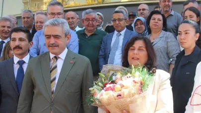 CHP'den AK Parti'ye geçen Özlem Çerçioğlu'na MHP'den ziyaret: 16 yıllık sloganını tekrarladı