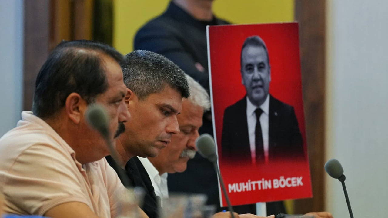 Tutuklu Başkan Muhittin Böcek'ten mesaj var: 'Adaletin er yada geç tecelli edeceğine inanıyorum'