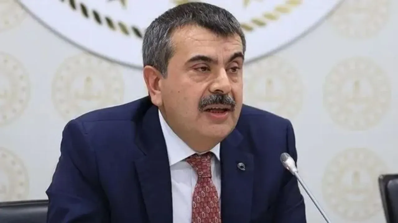 Bakan Tekin'den kayıt parası ve üniforma açıklaması