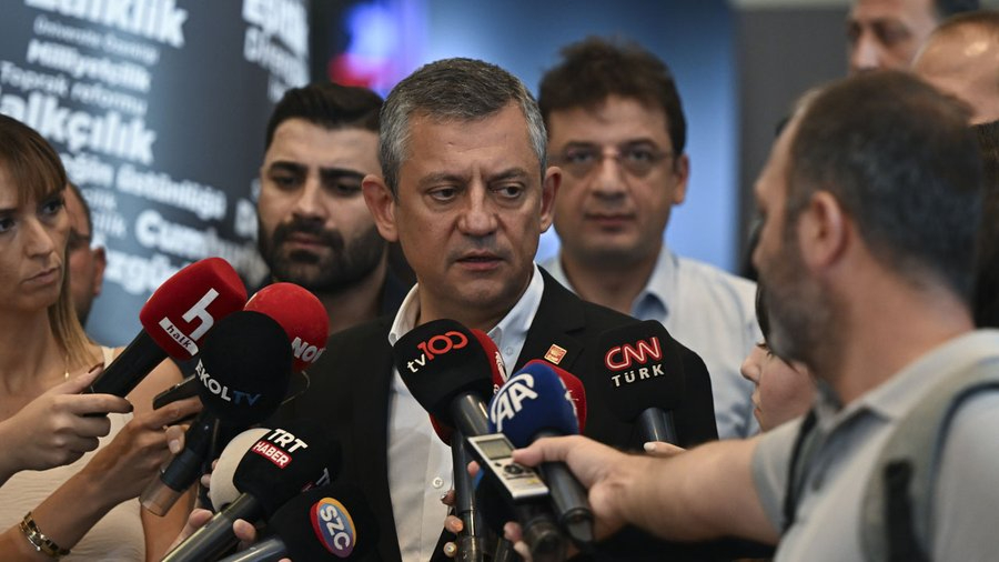 Özgür Özel'den 'olağanüstü kurultay' açıklaması: Bu tamamen teknik ve hukuki bir hamle