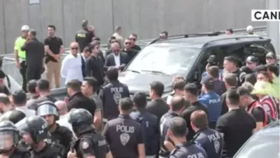 Gürsel Tekin İl Başkanlığı'na girmeden aracına döndü