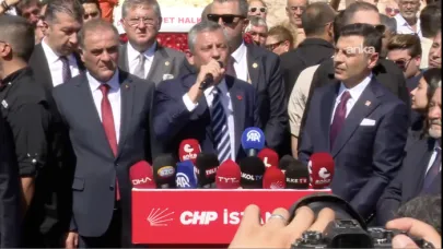 CHP lideri Özel, Özgür Çelik'le Taksim'de: 'Eğer yetkiyi AK Parti yargısından alırsanız 5000 polise ihtiyacınız var'