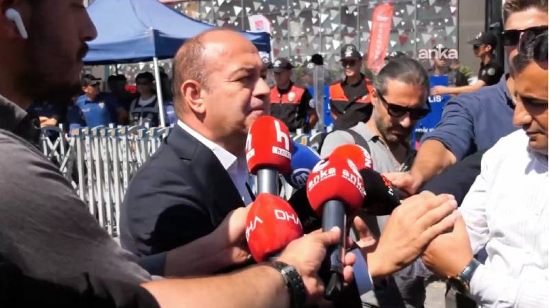 Özgür Karabat'tan eski CHP İstanbul il binasındaki polis çemberine tepki: Cumhurbaşkanı Erdoğan'a: Kimse mafya babası gibi buraya giremez!