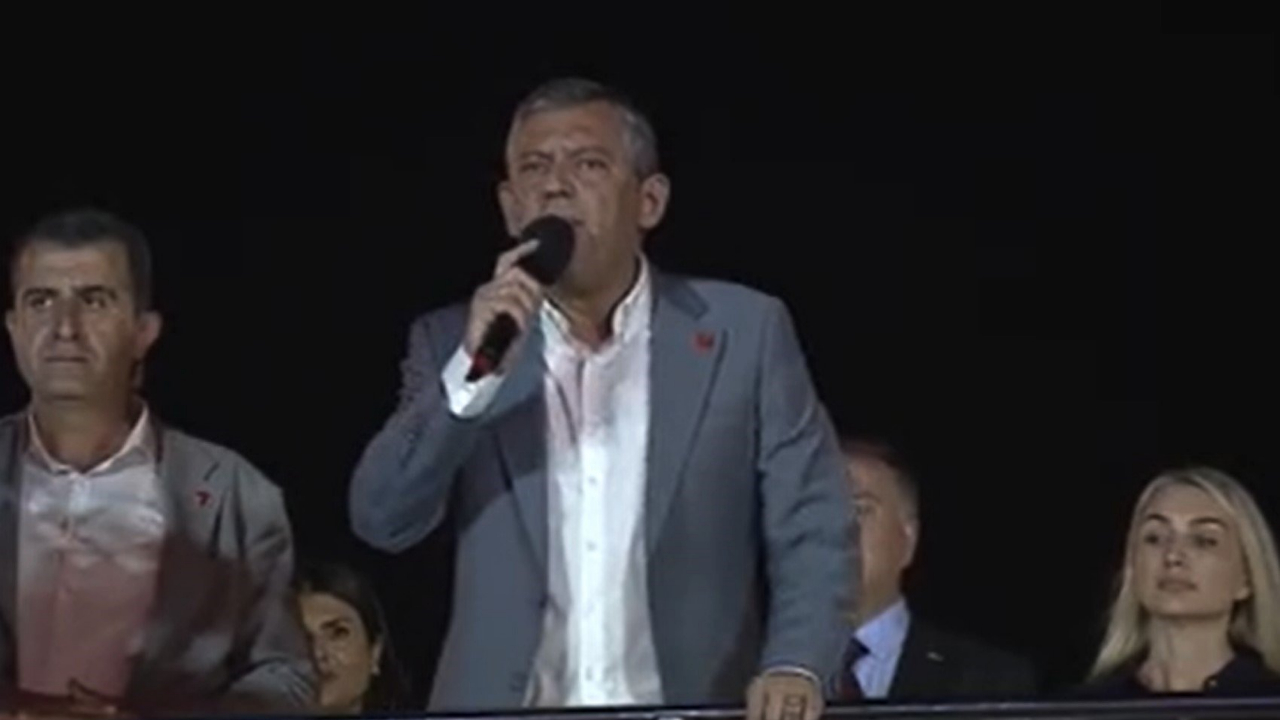 CHP'deki kayyum gerginliği sonrası Kadıköy'de coşkulu miting: Yurttaşlar akın etti