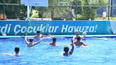 6 Binden Fazla Öğrenci Yazı Havuzlarda Geçirdi