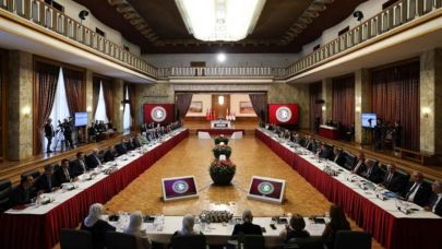 AK Parti ve CHP'li vekiller arasında 'Bize hesap soramazsınız' gerginliği: Komisyonda kayyum tartışması