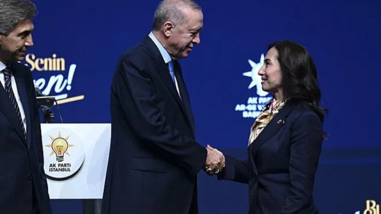 Erdoğan'ın rozetini taktığı Özlem Gürzel Vural'a tükürüklü tepki iddiası!