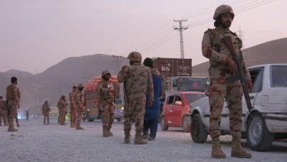 Pakistan’da çatışma: 12 asker hayatını kaybetti