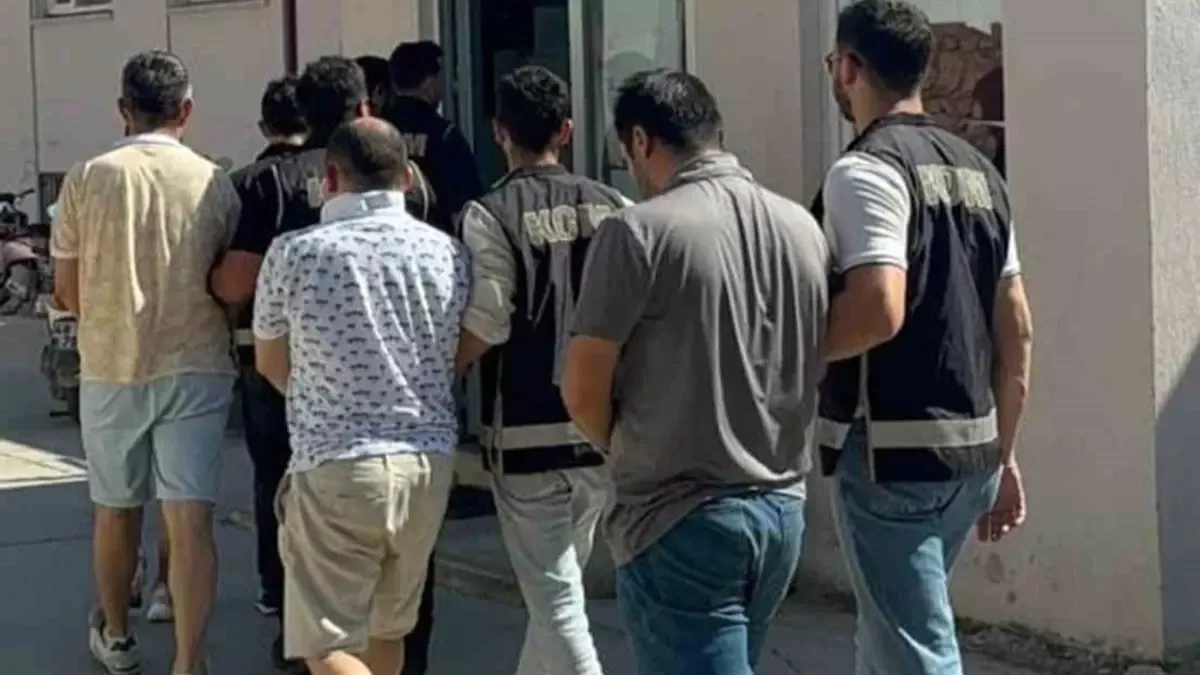 FETÖ'cülerin Polonya bayraklı kaçış planı! Emniyet oyunlarını bozdu