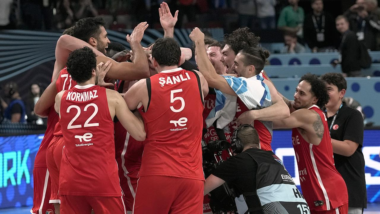 12 Dev Adam şampiyonluk peşinde
