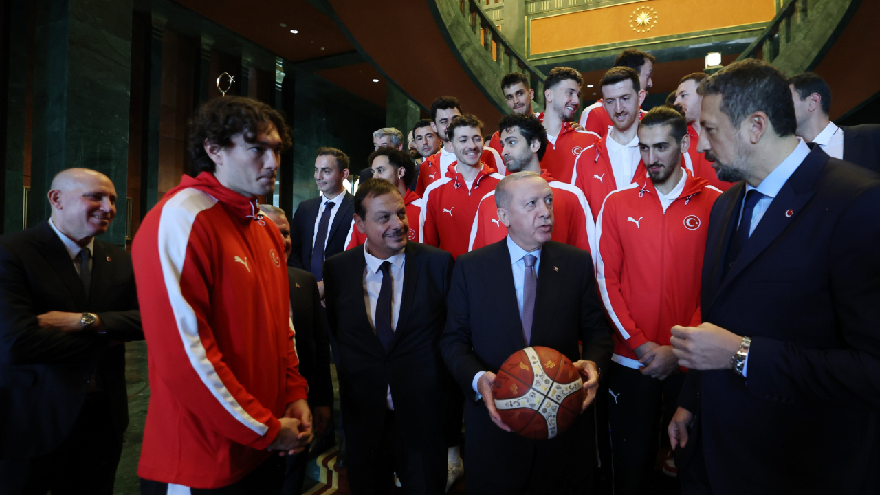 Cumhurbaşkanı Erdoğan, 12 Dev Adam'ı kabul etti