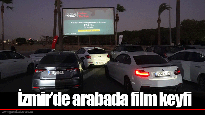 İzmir’de arabada film keyfi