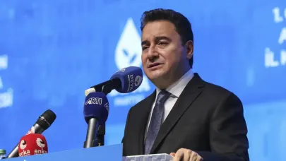 Ali Babacan'dan Erdoğan'a 'Trump' tepkisi: Soykırımın en büyük destekçisine 'dostum' diye hitap etmesi içimi yaralıyor
