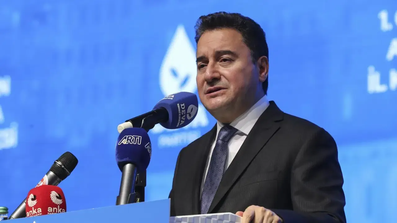 Ali Babacan'dan Erdoğan'a 'Trump' tepkisi: Soykırımın en büyük destekçisine 'dostum' diye hitap etmesi içimi yaralıyor
