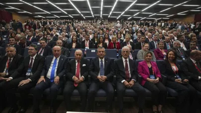 CHP 22. Olağanüstü Kurultayı'nda Özgür Özel geçerli tüm oyları aldı