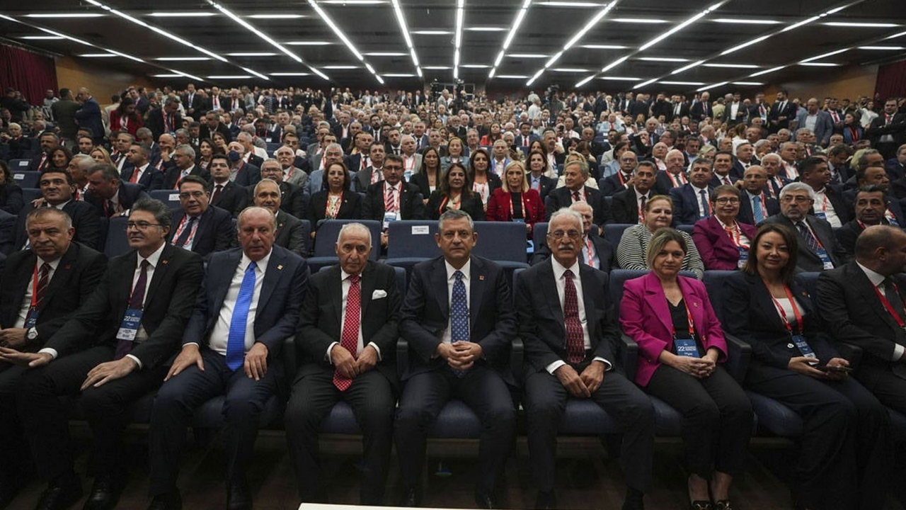 CHP 22. Olağanüstü Kurultayı'nda Özgür Özel geçerli tüm oyları aldı