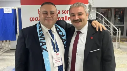 CHP Konak İlçe Kongresi'nde iki adaylı yarışın kazananı Serkan Kalmaz oldu