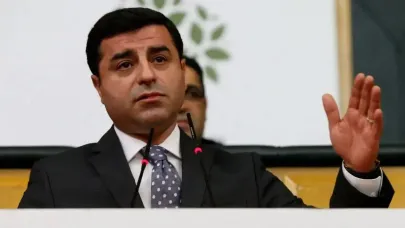 Selahattin Demirtaş’ın ‘Cumhurbaşkanına hakaret’ duruşması ertelendi