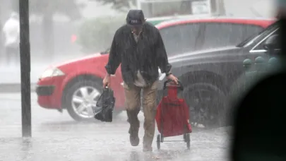 Meteoroloji'den İstanbul dahil 13 kente sarı kodlu uyarı: Kuvvetli rüzgar ve sağanak geliyor! İşte İzmir'de son durum...