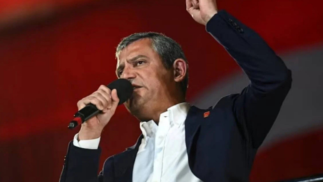 Özgür Özel'den ek gümrük vergilerinin kaldırılma kararına tepki: En büyük kazık